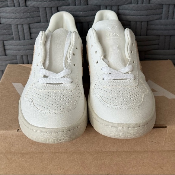 Veja V-10 Chromefree Leather Extra-White Platine Size 36 US 5 - Picture 3 of 11